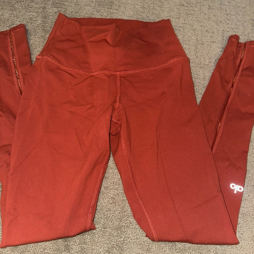 EUC ALo yoga leggings sz xs dark orange